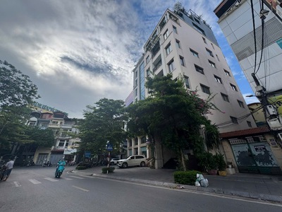 Phố quần ngựa văn cao, ngõ rộng, khu vực hiếm nhà bán, 65m chỉ 14 tỷ 1