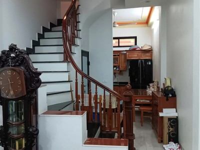Bán nhà  ngõ thịnh hào1 35/38m2.  4 tầng. mặt tiền3.1m giá  8.8 tỷ đống đa hà nội 1