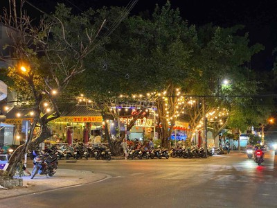 Sang nhượng quán coffee   vị trí đắc địa góc ngã tư chi lăng   phạm hùng 3