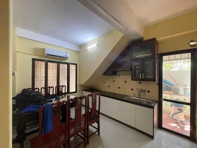 Cho thuê căn hộ tập thể tầng 5 ngõ 805 giải phóng 120m2, 3 ngủ, 9 triệu full đồ 1