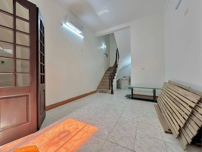Cho thuê nhà ngõ 505 trần khát chân, 3 tầng x 35m2, 2 ngủ, 9 triệu ở gia đình, kd onl 1