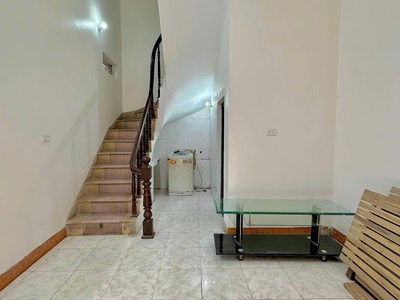 Cho thuê nhà ngõ 505 trần khát chân, 3 tầng x 35m2, 2 ngủ, 9 triệu ở gia đình, kd onl 2