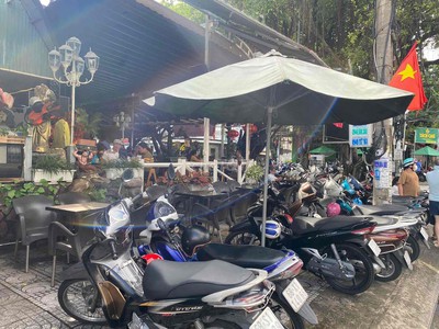 Sang nhượng quán coffee   vị trí đắc địa góc ngã tư chi lăng   phạm hùng 4