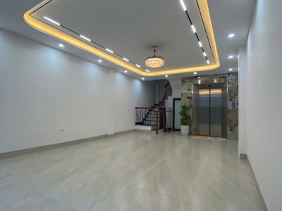  ngọc thuỵ - long biên - lô góc 2 mặt thoáng - thang máy xịn - full nội thất - ô tô vào nhà - 2