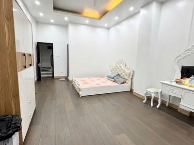 Bán nhà  thịnh quang 47m2.  5 tầng. măt tiền4.3m. giá  8.5 tỷ  đống đa 3