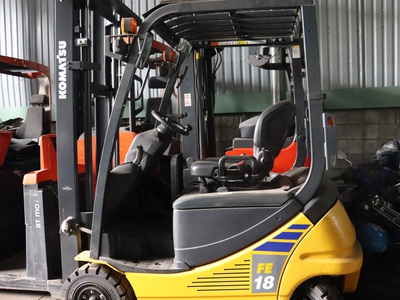 Xe nâng điện đứng lái tại Bình Dương 0