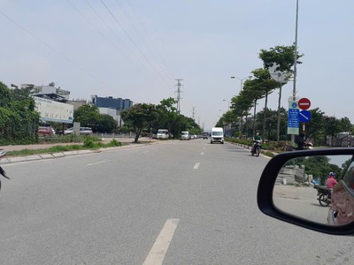 Nhà bác bên cạnh muốn tìm chủ mới - phố cầu diễn   5 tầng, dt 45m -ô tô đỗ 0