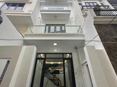 Bán nhà khúc thừa dụ, 62m 3 tầng mới tinh, sân cổng riêng, giá 3.75 tỉ 0
