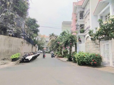 Bán đất tặng biệt thự hầm 3 tầng, ak quận 2 ngay trần não gần sông 2