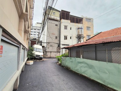 Ngộp bank bán tòa chdv hầm 4 tầng, gần 1000m2 sd cách đh công nghiệp - gò vấp 300m 2