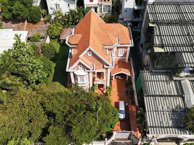 Bán biệtthự mặt tiền đường số 6   gần trần ngọc diện, thảo điền, quận 2   725.3m , 3 tầng, sân vườn 2