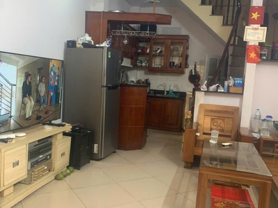 Bán nhà 30m 5 tầng   ngõ nông   gần chợ bồ đề, long biên giá 7ty oto kd 1