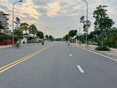 Bán gấp đất đấu giá Cự Khối 120m2, đường 25m, view công viên, tiện ích đầy đủ, giá tốt 0