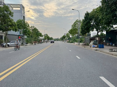 Bán gấp đất đấu giá Cự Khối 120m2, đường 25m, view công viên, tiện ích đầy đủ, giá tốt 1