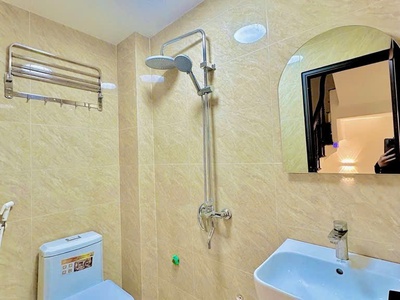 Bán Nhà Hoàng Văn Thái - TX , DT : 48m2 , Giá 9.5 Tỷ , 2 Thoáng , oto 1