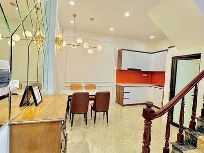 Bán Nhà Hoàng Văn Thái - TX , DT : 48m2 , Giá 9.5 Tỷ , 2 Thoáng , oto 3