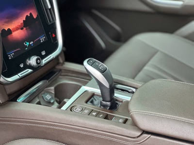 Vinfast Lux SA Premium 2022 Trắng 3