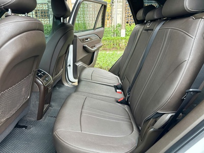 Vinfast Lux SA Premium 2022 Trắng 4