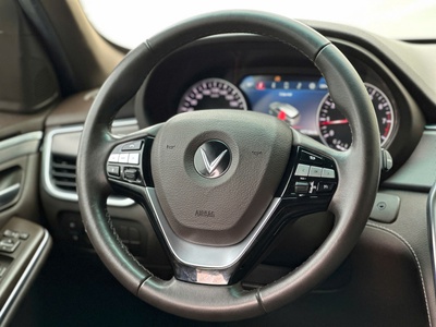 Vinfast Lux SA Premium 2022 Trắng 5