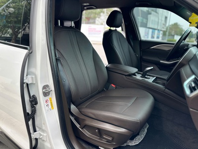 Vinfast Lux SA Premium 2022 Trắng 6