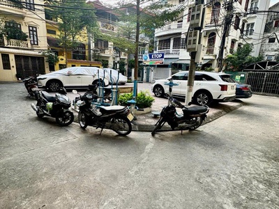 Khu phân lô cán bộ Ba Đình 34m2 x 5 tầng - Ô tô đỗ cửa - Dân trí cao - An ninh tốt - Sổ đẹp. 0