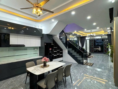 Bán nhà 1 trệt 2 lầu ngay trun g tâm tp tân an 1