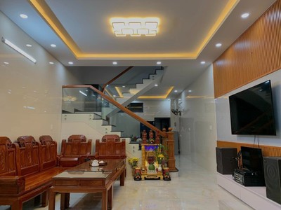 Bán nhà mặt phố q.9, 105m2, 4 tầng, 6pn, 6 wc, sổ hồng.  giá chỉ 7.5 tỷ 0