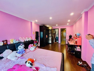 Bán nhà 6 tầng mới tinh - 40m - o to đỗ cổng - cách mặt phố giang biên 10m - long biên 1