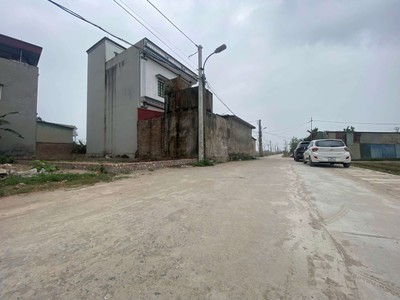 Bìa làng 90m tt quang minh giá 4x triệu/m,đối diện khu đô thị,chính chủ 2