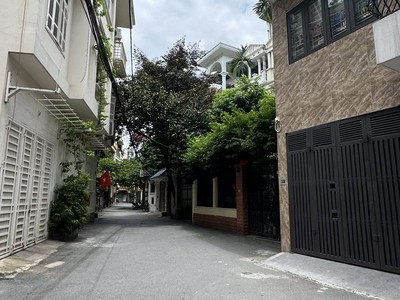 Bán nhà lõi ba đình, ô tô vào nhà, nhà đẹp, mặt tiền rộng, gần phố, chỉ 14 tỷ 0