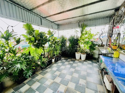Bán nhà 6 tầng mới tinh - 40m - o to đỗ cổng - cách mặt phố giang biên 10m - long biên 0