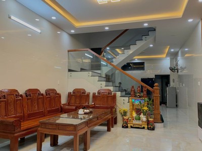 Bán nhà mặt phố q.9, 105m2, 4 tầng, 6pn, 6 wc, sổ hồng.  giá chỉ 7.5 tỷ 3