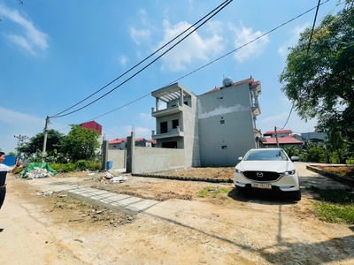 Cần bán mảnh đất 108m, lô góc 2 mặt tiền, đấu giá phân lô, vỉa hè oto tránh, gần trường, ql 32 tại 2