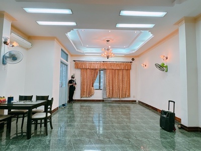 Nhà bán đường hoàng diệu xây cất theo kiểu biệt thự pháp- có bề ngang lớn -xe hơi ngủ trong sân nhà 1