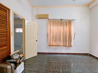 Nhà bán đường hoàng diệu xây cất theo kiểu biệt thự pháp- có bề ngang lớn -xe hơi ngủ trong sân nhà 2