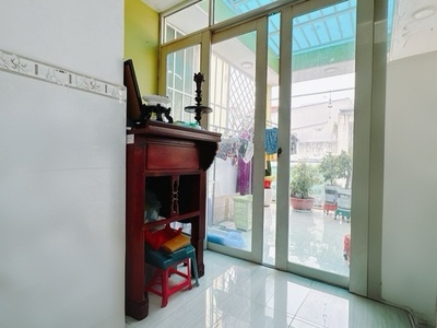 Bán nhà đường hoàng diệu- gần siêu thị , trường đại học luật nguyễn tât thành  qua q1 chỉ 3 phút. 3