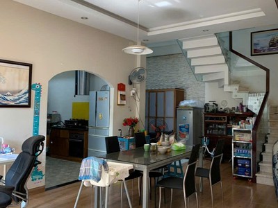 Bán nhà 3 tầng   vị trí đẹp   ngay trung tâm thủ đức  q2 cũ 0