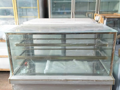 Tủ bánh kem kính vuông 3 tầng hiệu herocool 1m5 hàng mới trưng bày 