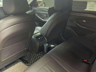VinFast Lux A2.0 Plus 1