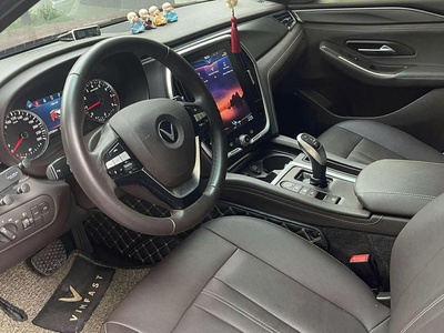 VinFast Lux A2.0 Plus 3