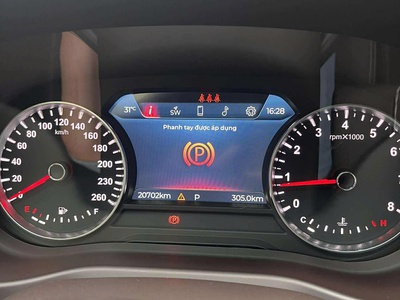 VinFast Lux A2.0 Plus 4