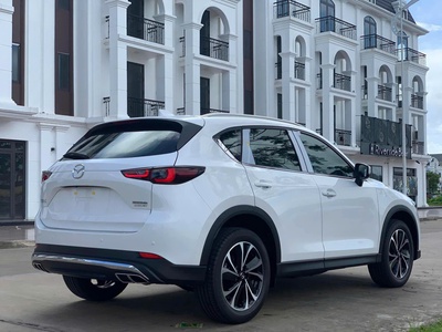 Cần bán xe mới 100 chưa lăn bánh New Mazda Cx5 luxury vin 2024 1