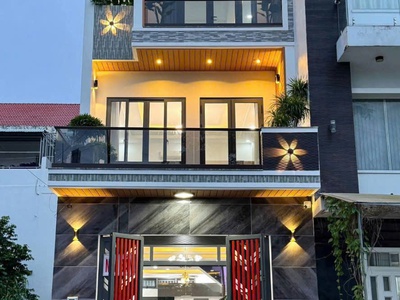 Căn nhà cực kỳ tiềm năng tại Tân An, Long An   nhà 1 trệt 2 lầu, thiết kế hiện đại, giá chỉ 2,3 T 0