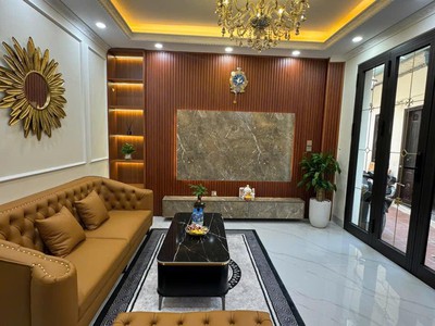 Bán nhà cổ linh, long biên, nhà đẹp, full nội thất. cách ô tô tránh 10m. 5 tầng. 0