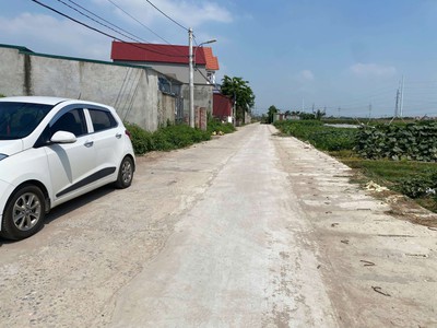 67m bìa làng tổ 9 tt quang minh,đường rộng 10m,đẹp nhất tổ 9,ib cc 3