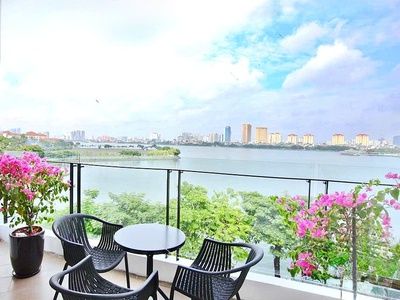 Bán tòa nhà mặt phố nghi tàm - view hồ tây - 136m  - mt 8m - dòng tiền 130tr/th - 78 tỷ 4
