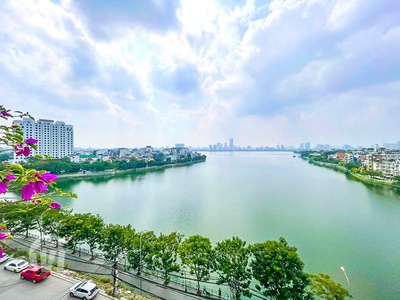 Bán tòa nhà mặt phố nghi tàm - view hồ tây - 136m  - mt 8m - dòng tiền 130tr/th - 78 tỷ 0