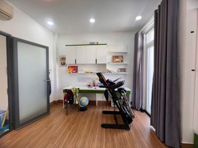 Bán nhà dt 56m , 3 tầng,  3pn, 3wc, q.9, thủ đức. sổ hồng giá  6.2 tỷ. 3