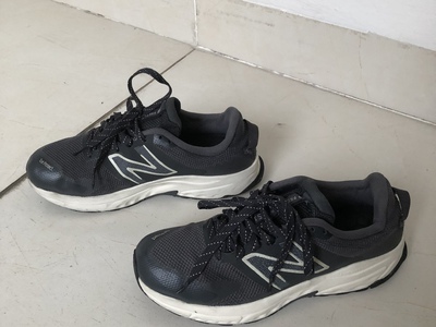 Đôi NB  New Balance  chính hãng size 39 Made in Indonesia rất mới 0