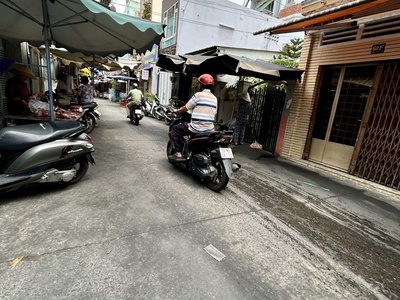 Cung đường đoàn văn bơ khu vực kinh doanh sầm uất- có căn mặt tiền - xe hơi đậu cửa-thông ra xóm 1